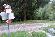 87 Raggiungo il punto di partenza del sent. 117 sulla stradetta Valleve-Branzi